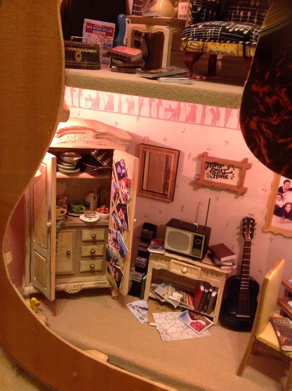 reuse guitar doll house (4)