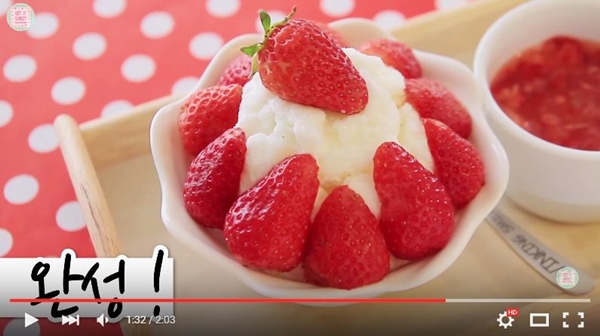 strawberry bingsu (1)