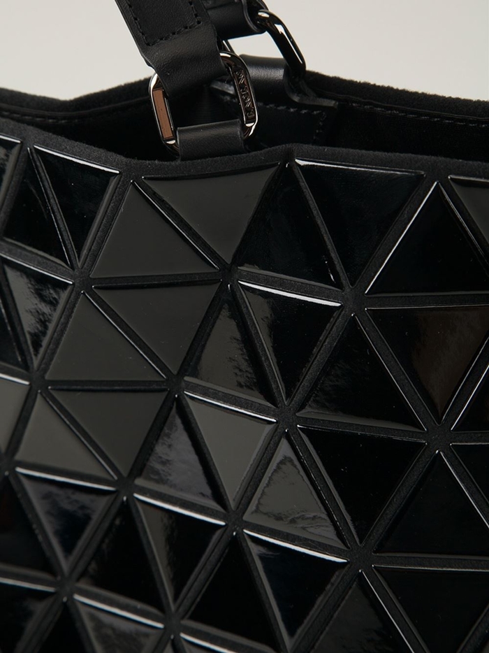 bao-bao-issey-miyake-black-geometric-pattern-tote-bag-produc