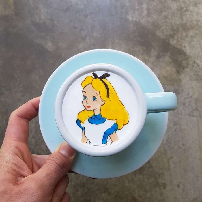 Latte-Arts-alice