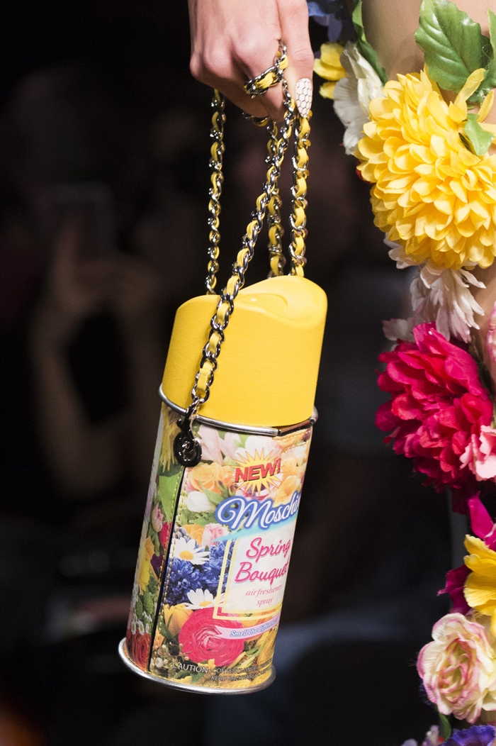 18.Moschino