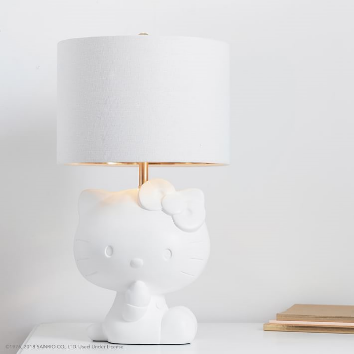 batch_hello-kitty-table-lamp-o