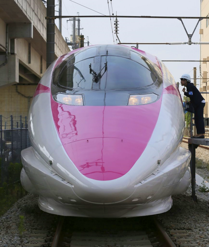 hello kitty shinkansen (1)