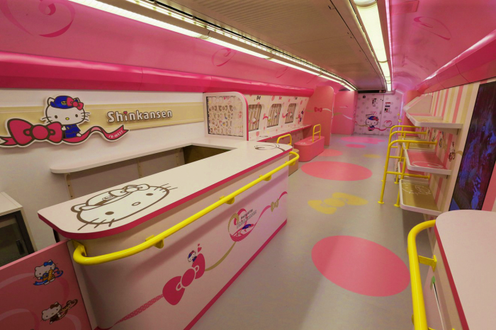 hello kitty shinkansen (3)