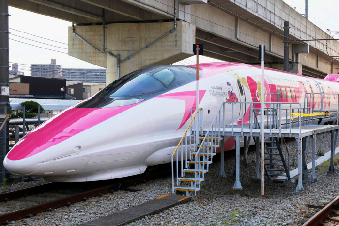 hello kitty shinkansen (4)