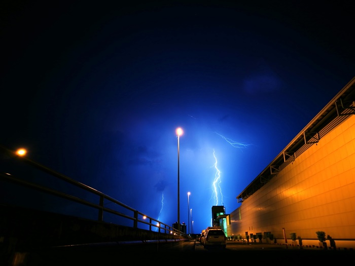 Lightning Storm Over Town taken with Huawei P9 Plus by Yuthot2525