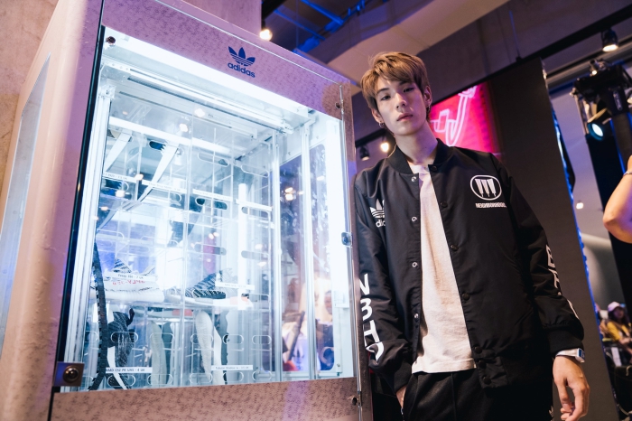 batch_0adidas Originals ICONSIAM - Sneaker Machine - เจเจ กฤษณภูมิ