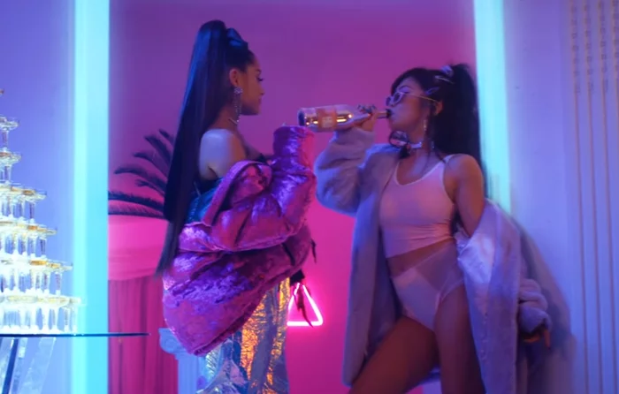 Ariana Grande - 7 rings 1-13 screenshot (1)