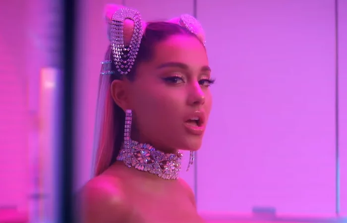 Ariana Grande - 7 rings 1-3 screenshot